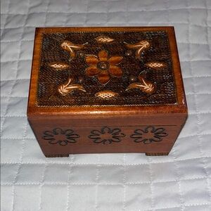 Double opening Wooden Carved Jewelry Box with Floral Design 💍